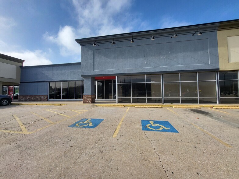 More Photos Of 1090 S Neosho Blvd, Neosho Unknown For Lease