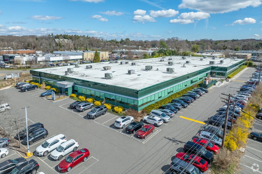 More Photos Of 177-199 Crossways Park Dr, Woodbury Office For Lease