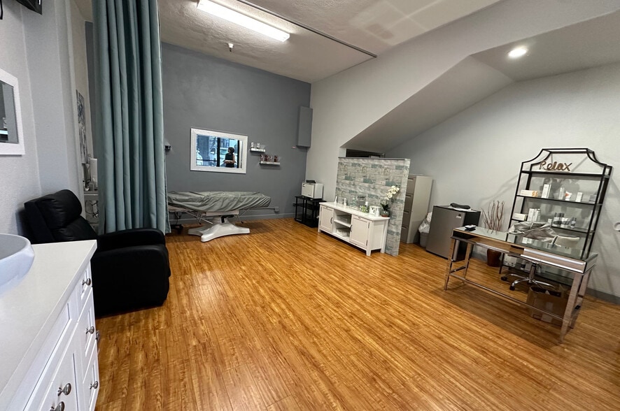More Photos Of 1617 E 1st St, Santa Ana Medical For Lease