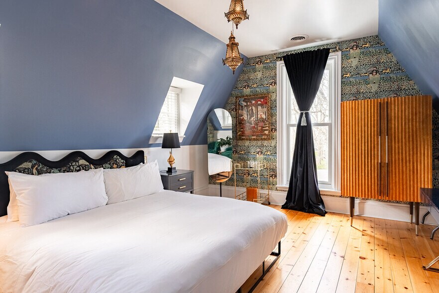 More Photos Of 343 Main St E, Picton Hotel For Sale
