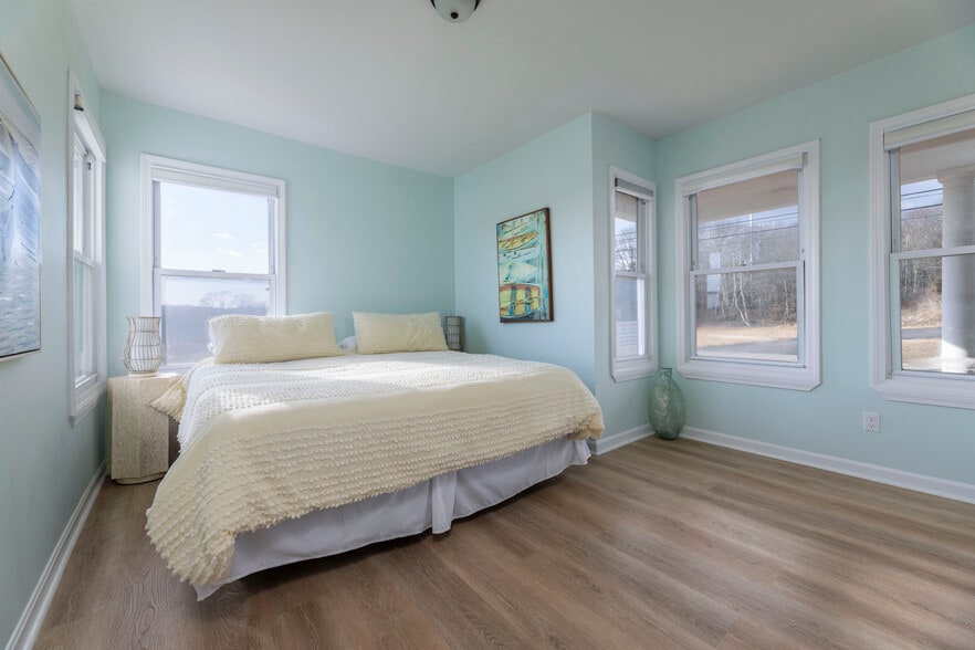 More Photos Of 830 Stonington Rd, Stonington Marina For Sale