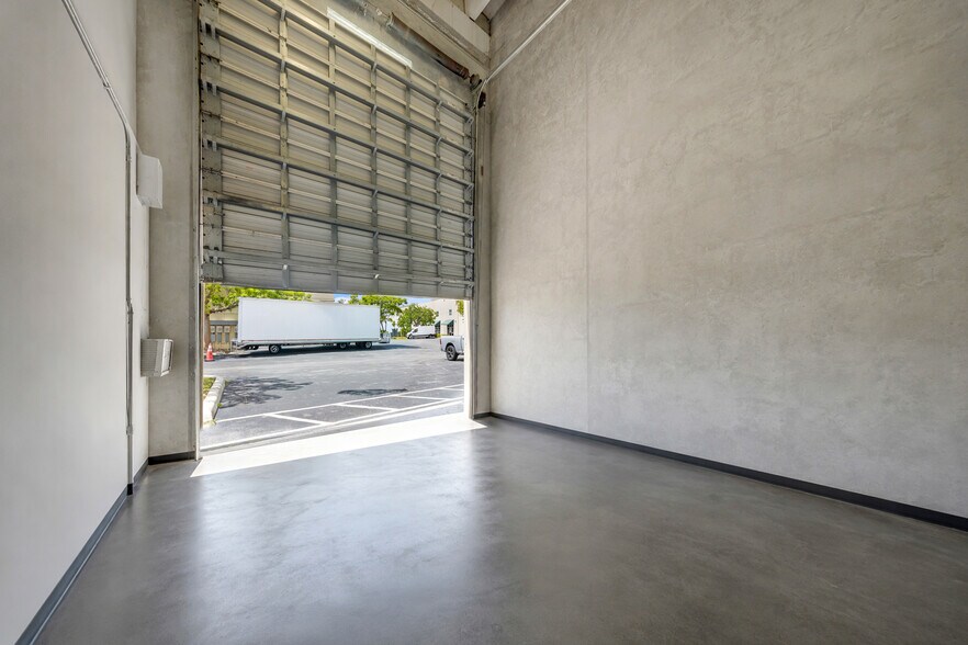 More Photos Of 1091 NW 31st Ave, Pompano Beach Warehouse For Lease