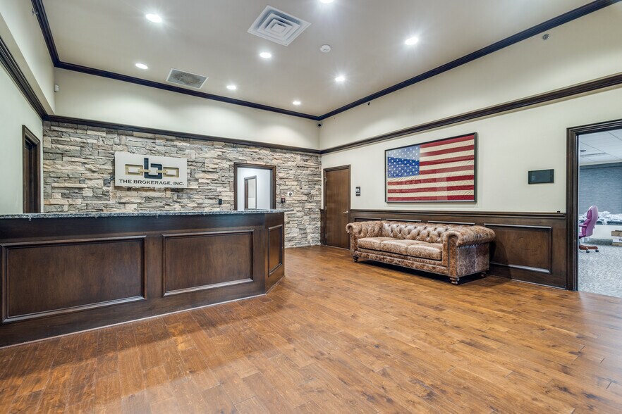 More Photos Of 6200 Stone Hill Farms Pky, Flower Mound Loft Creative Space For Sale