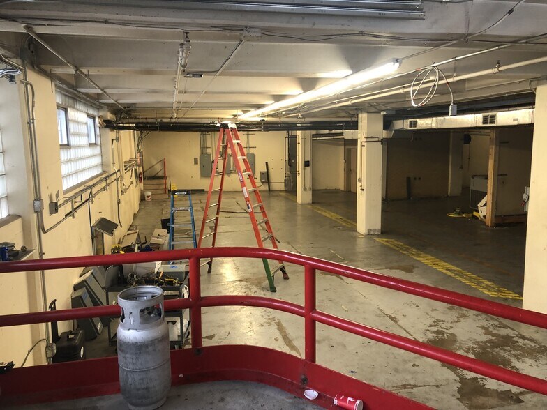 More Photos Of 2 W Wyomissing Ave, Mohnton Manufacturing For Lease