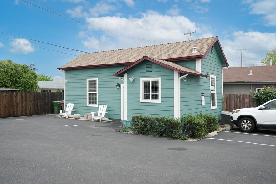 More Photos Of 8330 Brentwood Blvd, Brentwood Medical For Lease