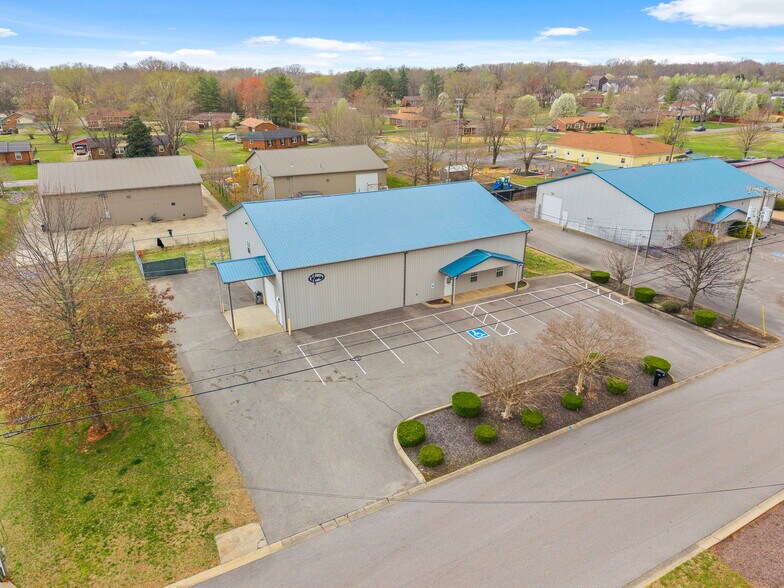 More Photos Of 1799 Alpine Dr, Clarksville Warehouse For Lease