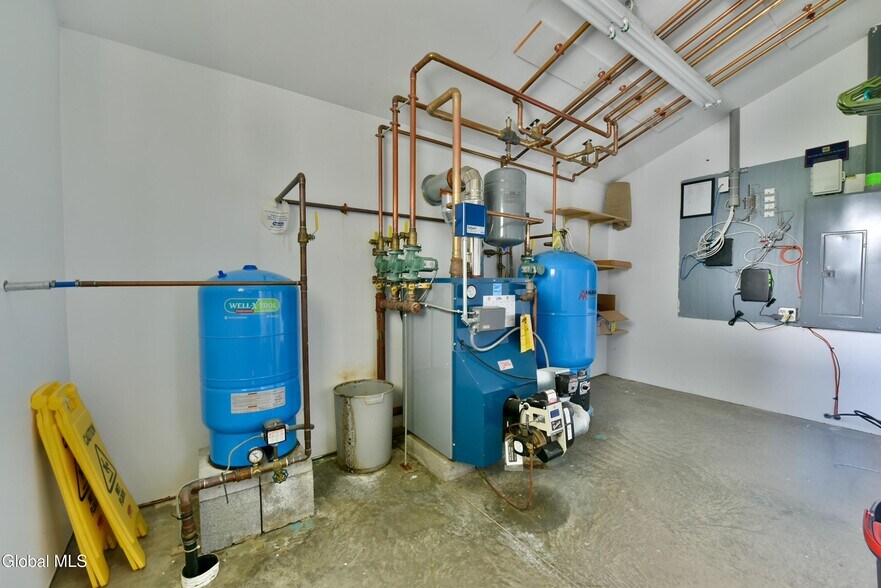 More Photos Of 410 Ridge Rd, Broadalbin Freestanding For Sale