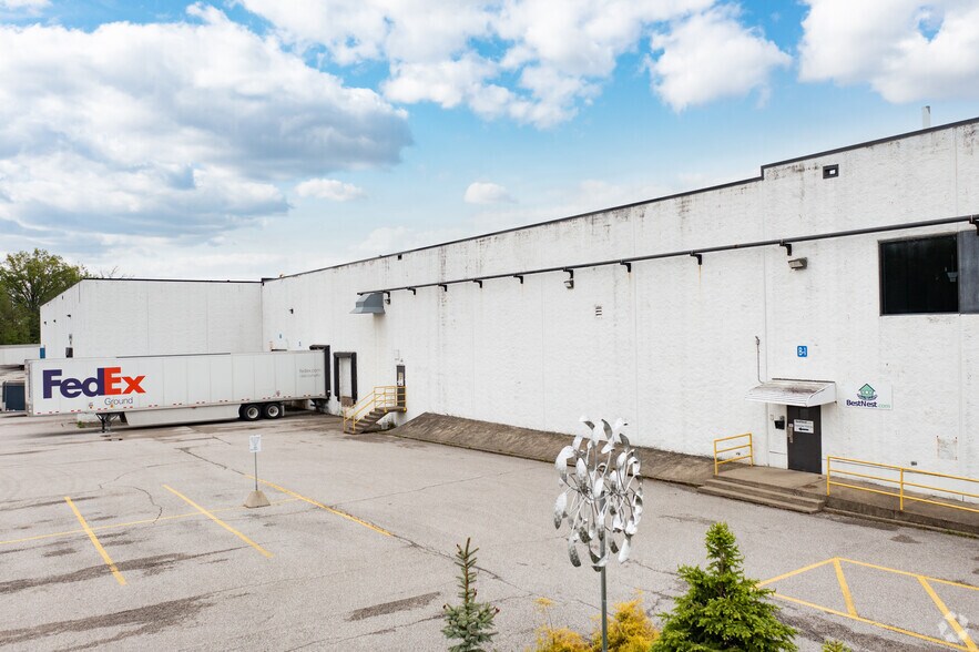 Primary Photo Of 4000-4024 Precision Dr, Cincinnati Manufacturing For Lease