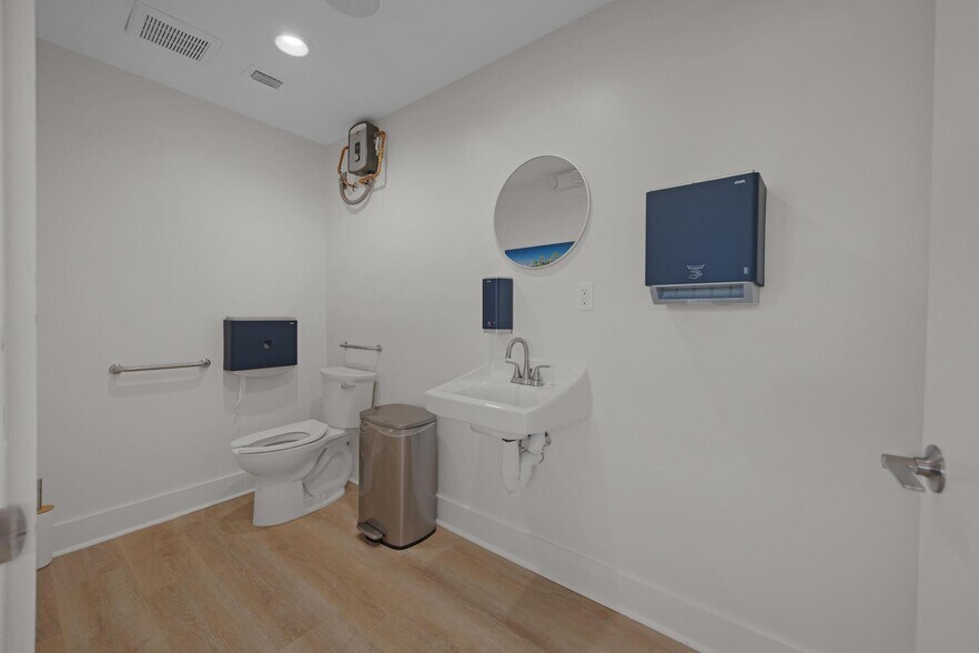 More Photos Of 19950-19980 Overseas Hwy, Sugarloaf Key Office For Sale