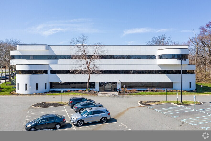 More Photos Of 7 Century Dr, Parsippany Office For Lease