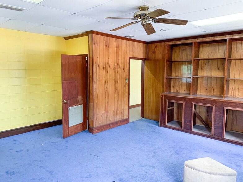 More Photos Of 2465 Commercial Park Dr, Mobile Office For Lease