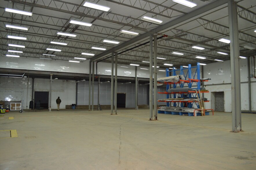 More Photos Of 3657 Old Getwell Rd, Memphis Warehouse For Sale