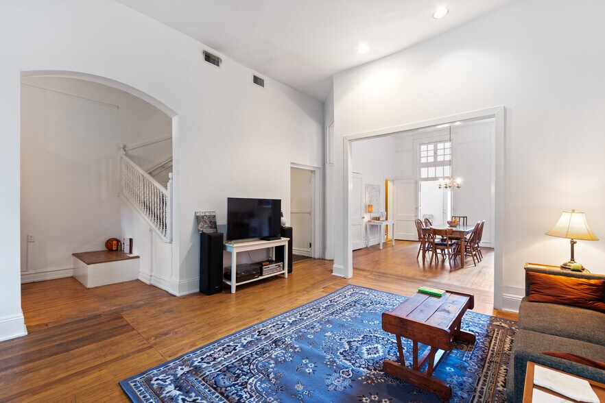 More Photos Of 1239 N Dearborn St, Chicago Apartments For Sale