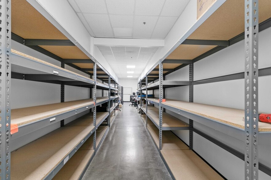 More Photos Of 2850 Ontario St, Burbank Warehouse For Lease