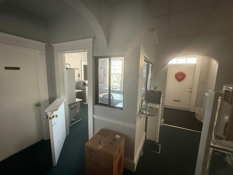 More Photos Of 7996 Oxford Ave, Philadelphia Office For Sale