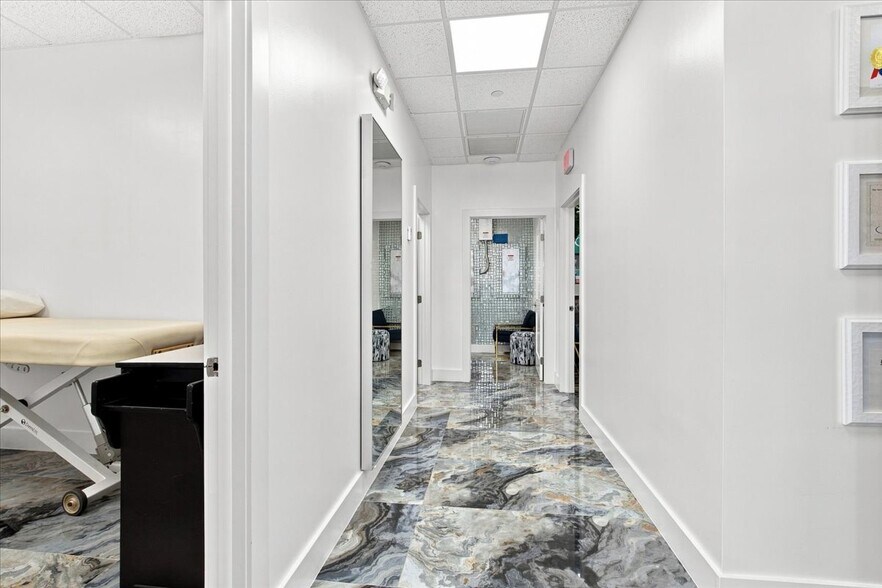 More Photos Of 2920-2950 NE 207th St, Aventura Unknown For Lease