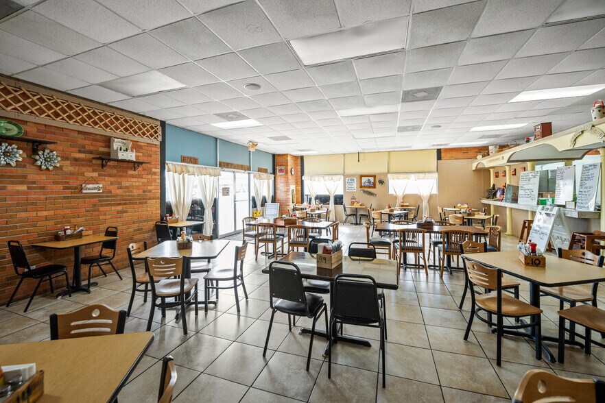 More Photos Of 22272 State Highway 59, Robertsdale Restaurant For Sale