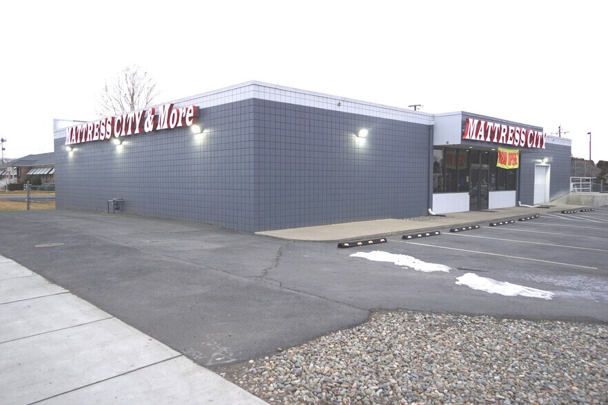 Primary Photo Of 3001 Main St, Union Gap Freestanding For Sale