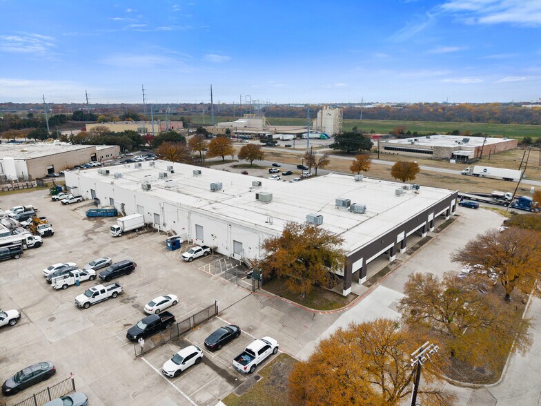 More Photos Of 310-320 Regal Row, Dallas Industrial For Lease