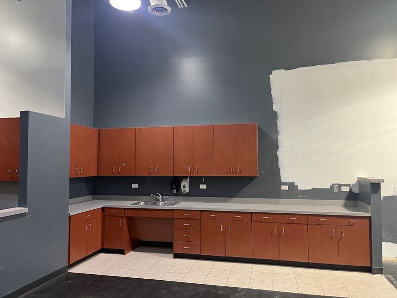 More Photos Of 23915 Main St, Plainfield Unknown For Lease