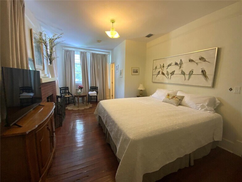 More Photos Of 606 E Oak St, Arcadia Hospitality For Sale