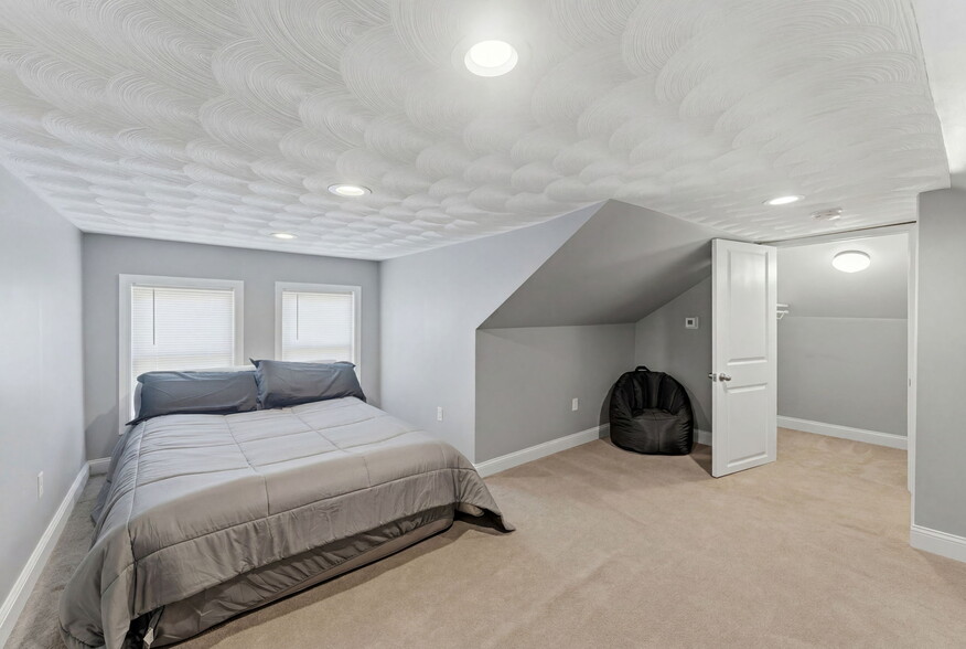 More Photos Of 1452 Plainfield Pike, Cranston Specialty For Sale