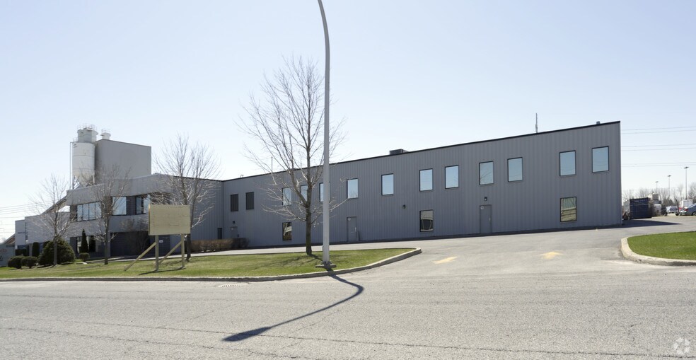 More Photos Of 3875 Rue Isabelle, Brossard Service For Lease