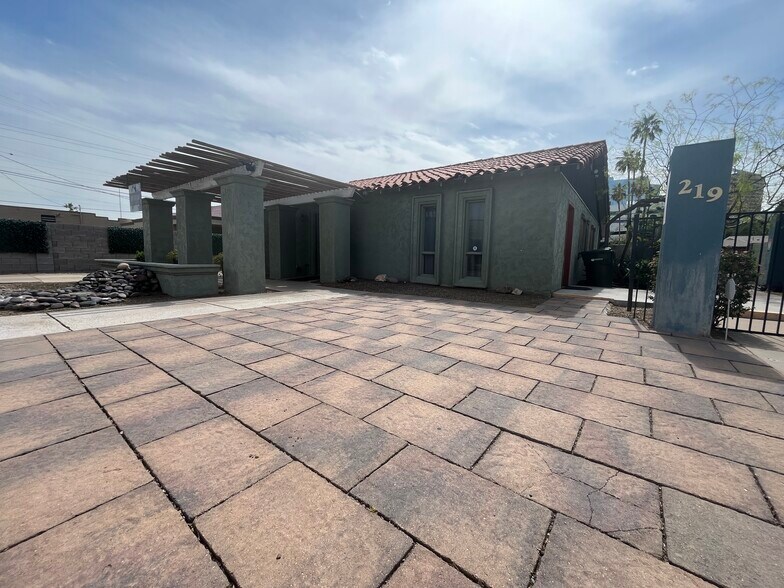 More Photos Of 219 E Lexington Ave, Phoenix Office Residential For Sale
