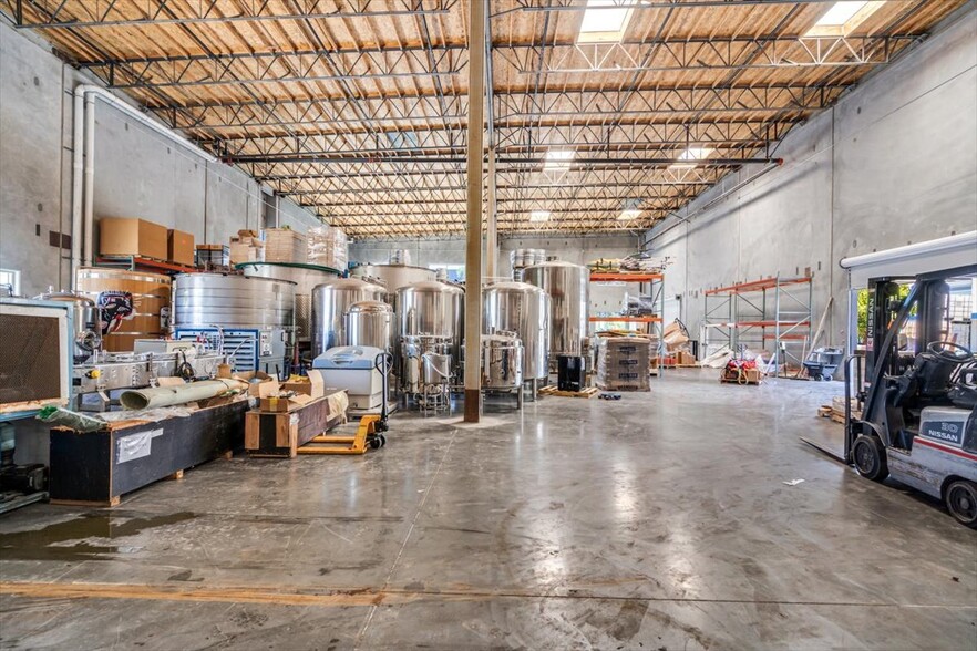 More Photos Of 2434 Fenton St, Chula Vista Showroom For Sale