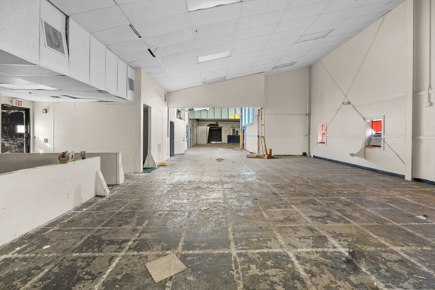 More Photos Of 2120 Collier Ave, Fort Myers Unknown For Lease