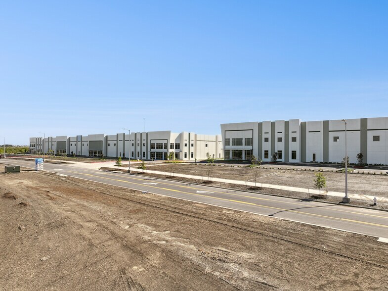 More Photos Of 1600 E McCarty Ln, San Marcos Unknown For Lease