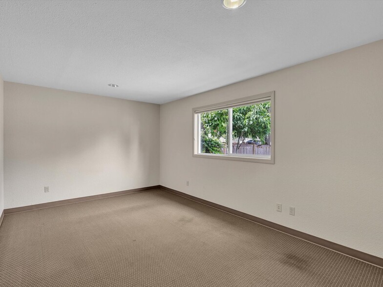 More Photos Of 7522 221st Pl SW, Edmonds Office For Sale