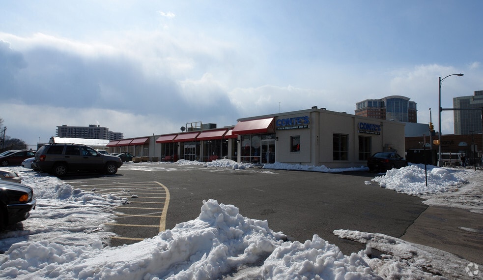 More Photos Of 3924 Wilson Blvd, Arlington Storefront For Lease