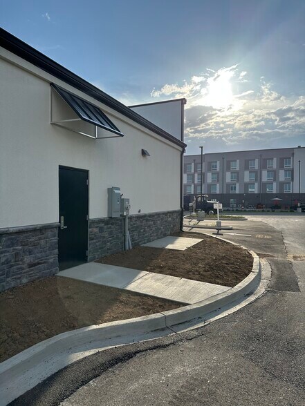 More Photos Of 511 E Brannon Rd, Nicholasville Restaurant For Lease