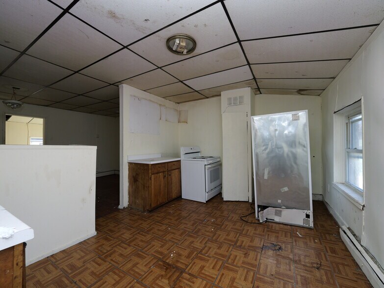 More Photos Of 170 Chambers St, Newburgh Apartments For Sale