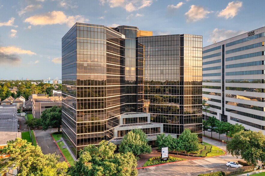 Primary Photo Of 1225 N Loop Fwy W, Houston Office For Lease