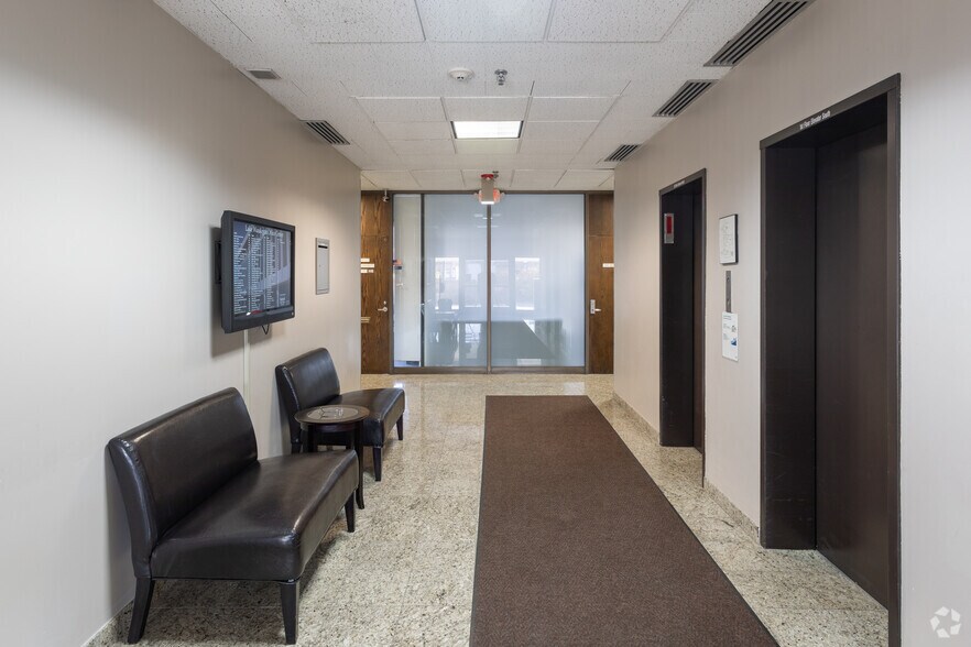More Photos Of 1701 E Lake Ave, Glenview Office For Lease