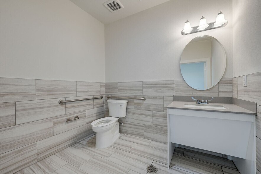 More Photos Of 5860 Collin McKinney Pky, McKinney Medical For Lease