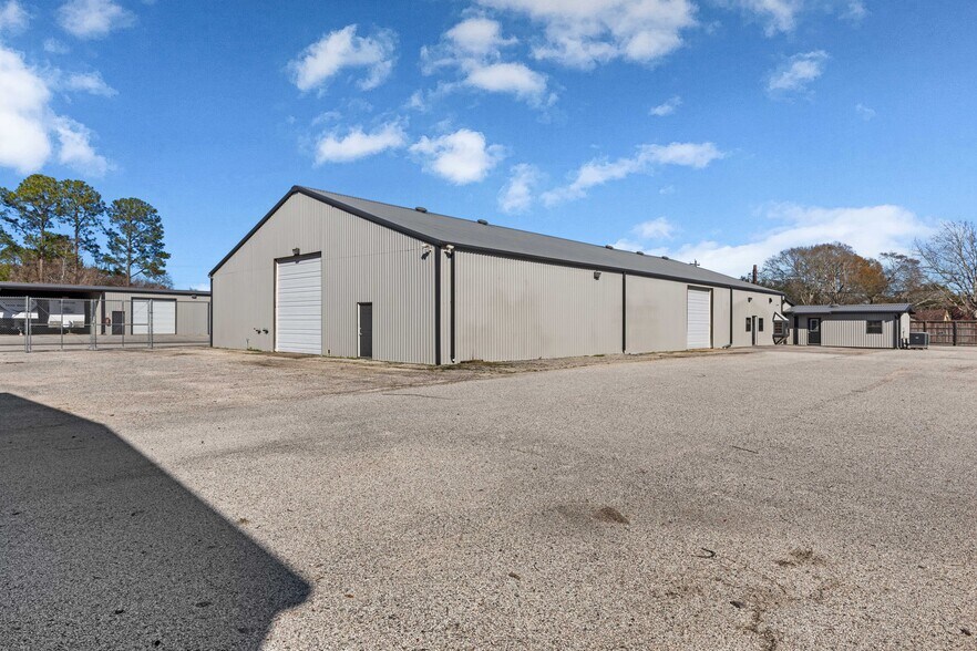 More Photos Of 1618 Callaway Dr, Alvin Warehouse For Lease