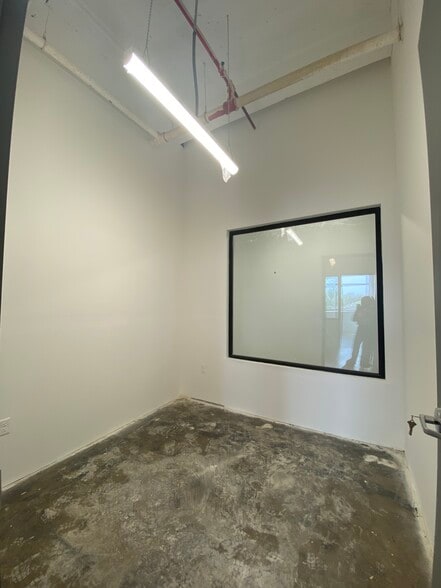 More Photos Of 901 E 31st St, Los Angeles Manufacturing For Lease