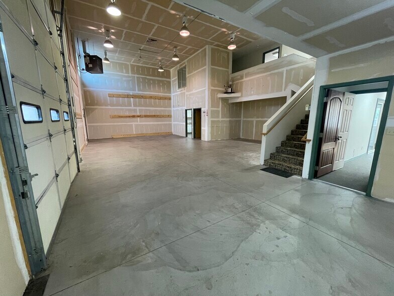 More Photos Of 560 S Commercial Dr, Grand Junction Light Distribution For Lease
