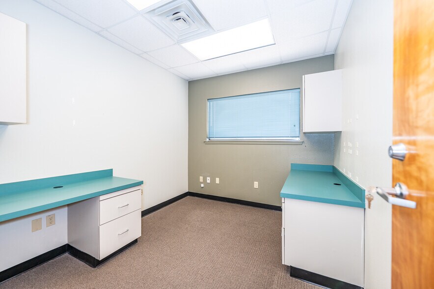 More Photos Of 1105 Avenue H, Bay City Medical For Lease