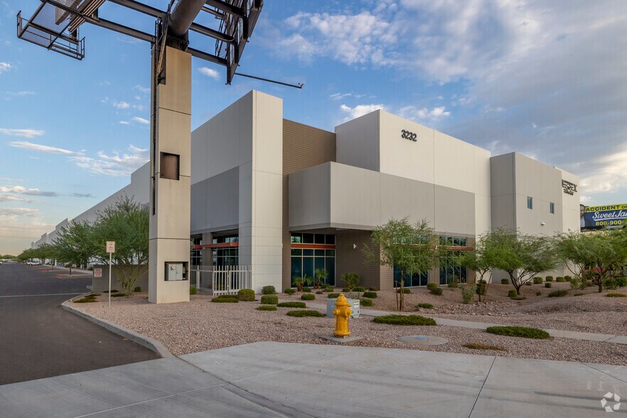 More Photos Of 3232 S 48th St, Phoenix Warehouse For Lease