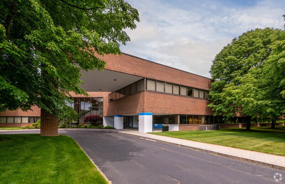 More Photos Of 1 Monarch Dr, Littleton Office For Lease