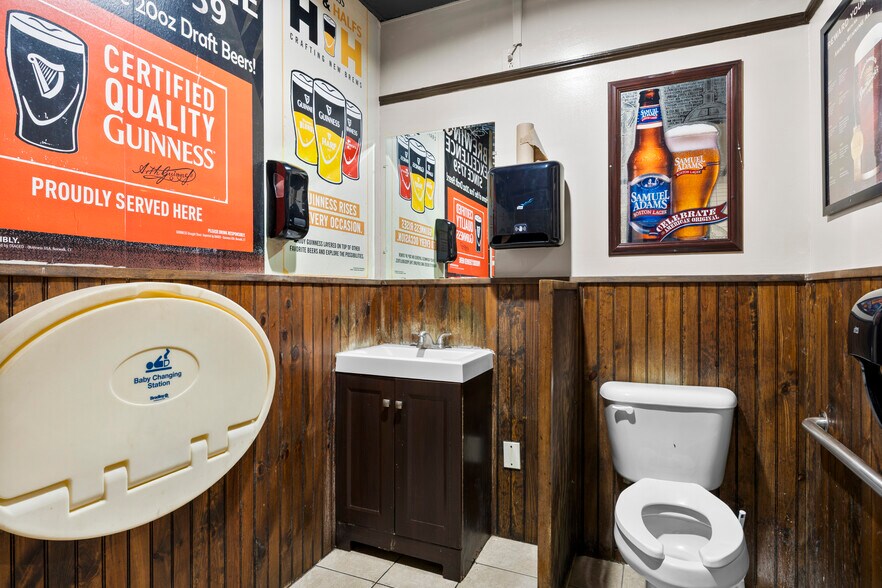 More Photos Of 367 Delaware Ave, Delmar Bar For Sale
