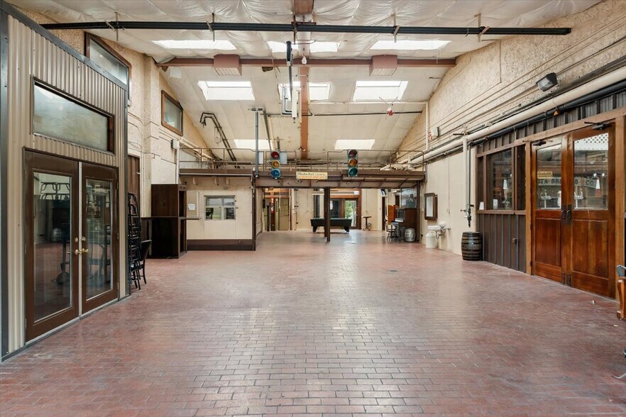 More Photos Of 360 College Ave, Weed Showroom For Sale