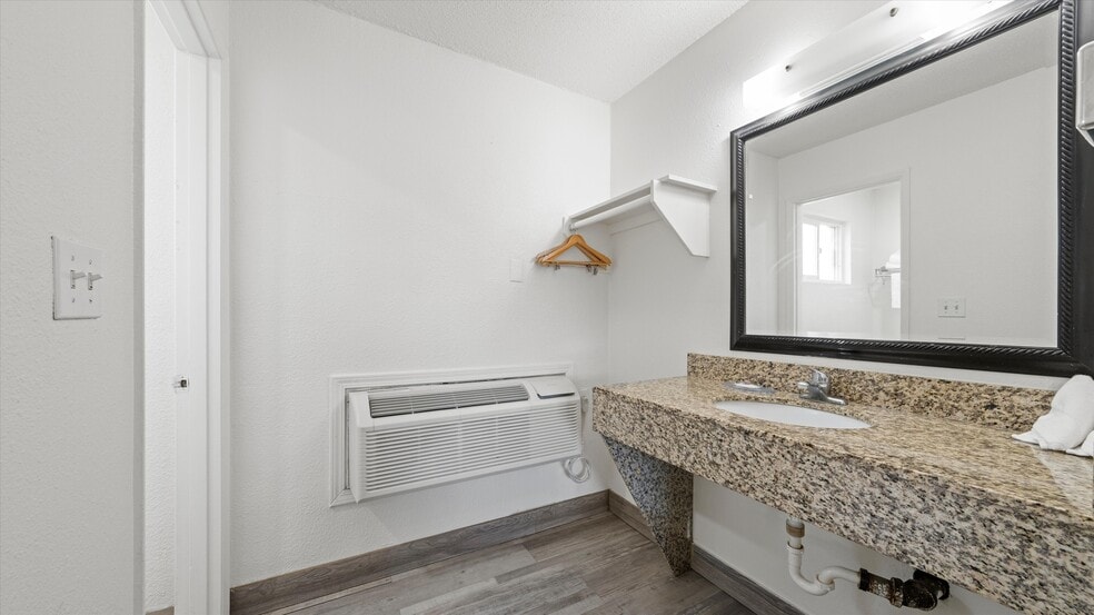 More Photos Of 635 S Highway 395, Hermiston Hotel For Sale