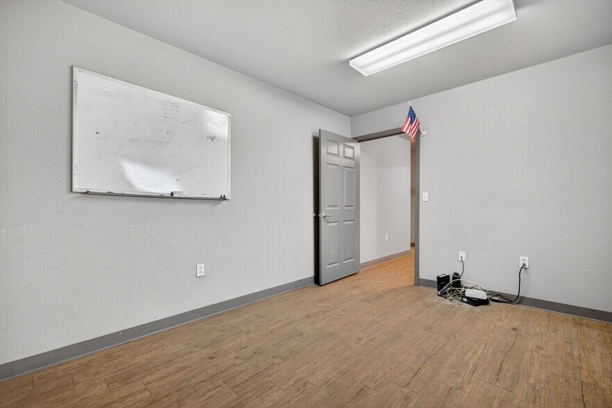 More Photos Of 3008 Ranger Hwy, Weatherford Manufacturing For Sale