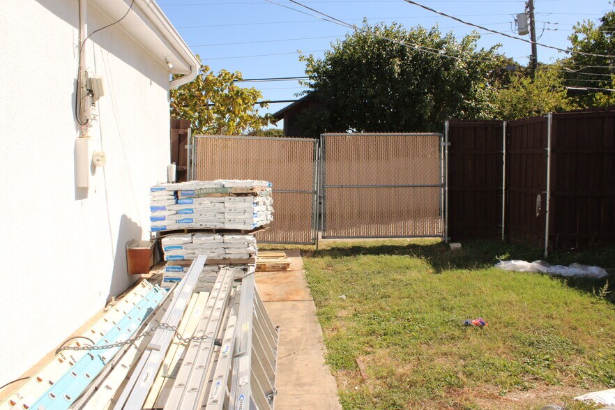 More Photos Of 706 Springdale Rd, Bedford Office For Sale