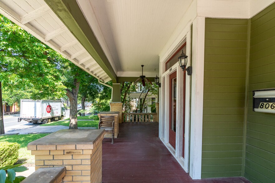 More Photos Of 806 W 11th St, Austin Office Residential For Lease